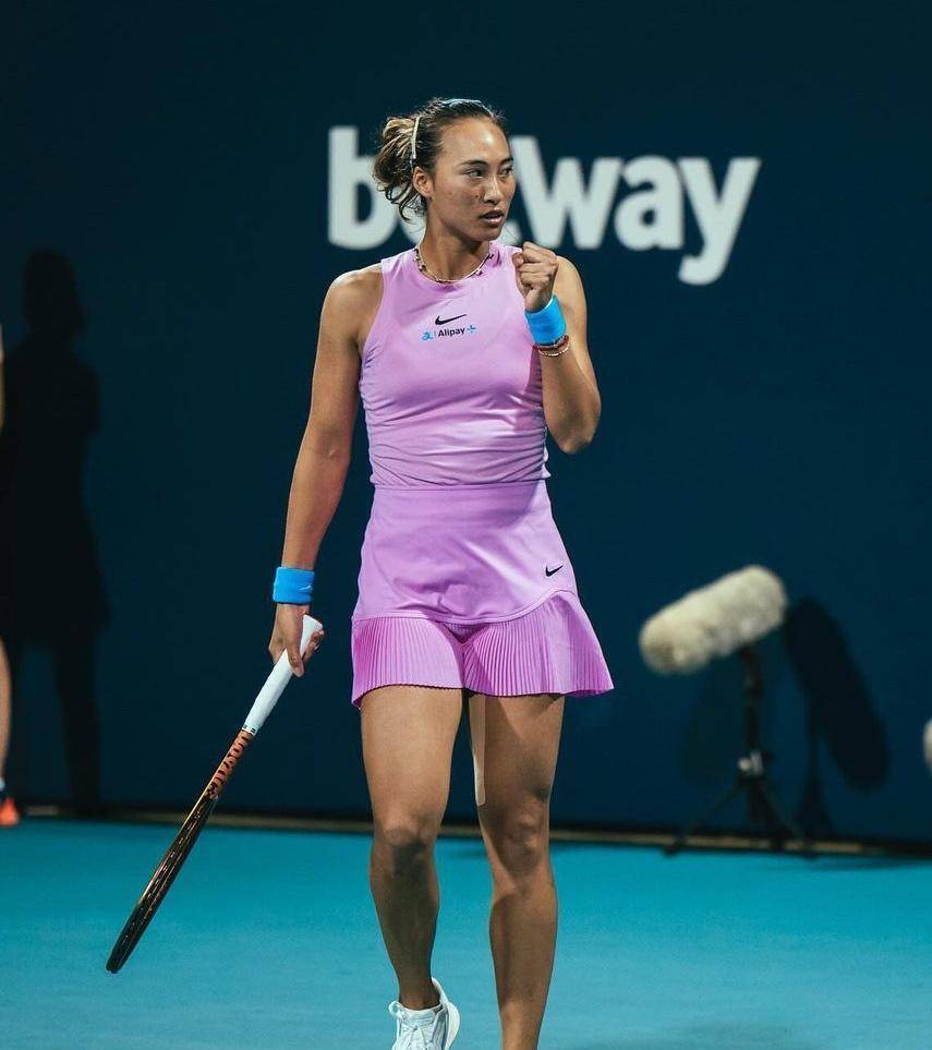 开云体育-阿扎伦卡连续十五场比赛得分超过晋级下一阶段，热火不断突破！上演精彩一战(阿扎伦卡走钢丝)