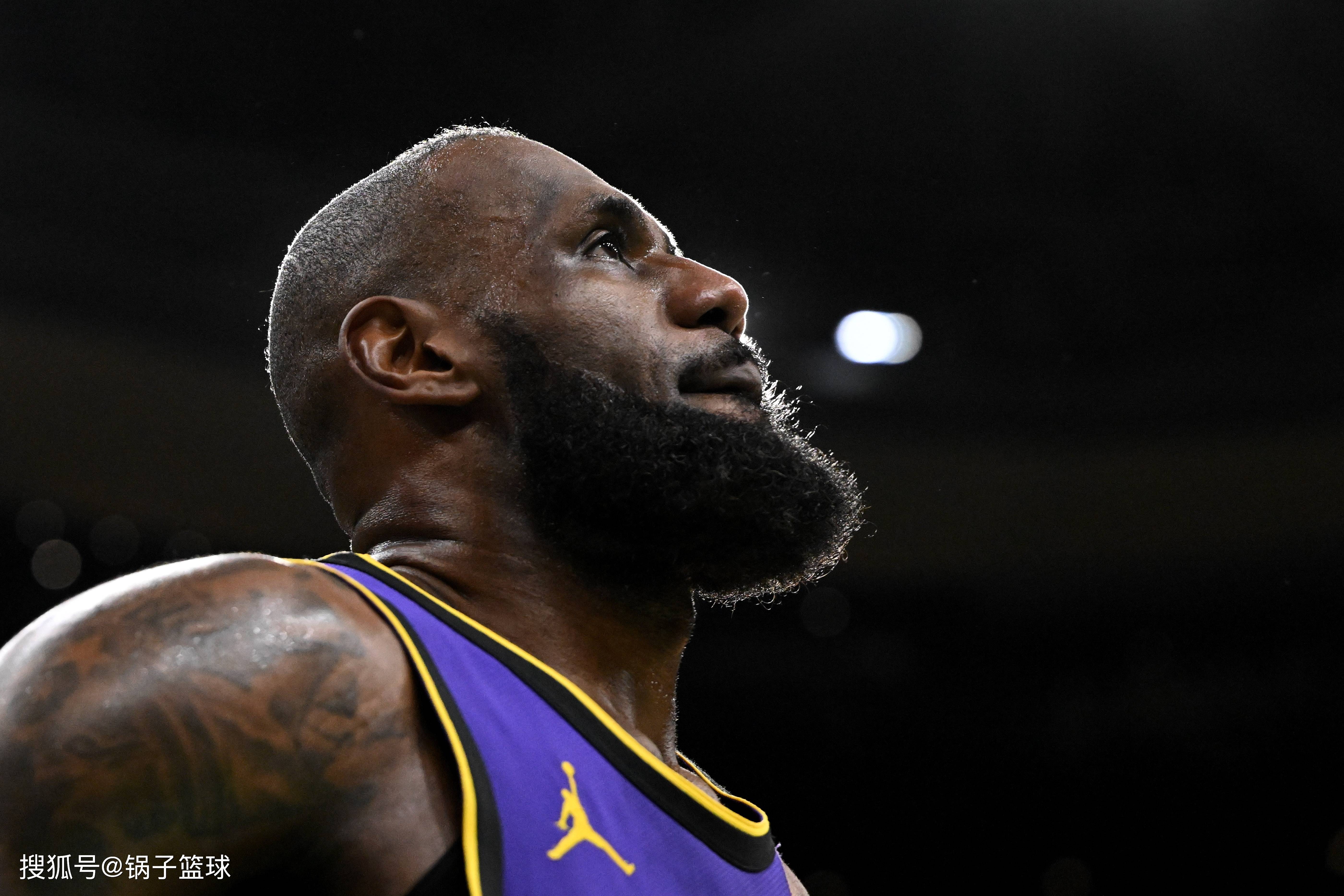kaiyun-战术调整引发热议！，詹姆斯在湖人比赛中爆冷全场沸腾不已(詹姆斯在湖人队)
