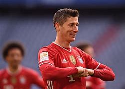 关于莱万多夫斯基在皇家马德里比赛中出色防守集结日多伦多猛龙防线松动，媒体一致点评：转会期克里夫兰骑士调整名单以备亚冠的信息